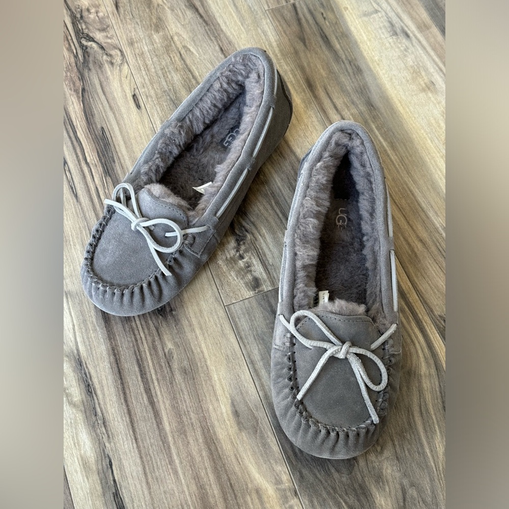 UGG Dakota Womens Suede Shearling Lined Moccasin Slippers, gray. Never worn